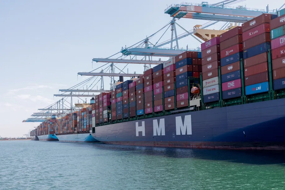 تعرفه های 100 درصدی آمریکا بر چین