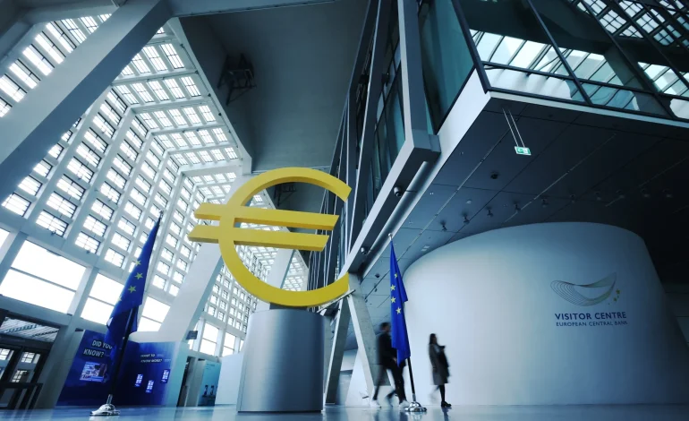 بانک مرکزی اروپا آماده تصمیم در سایه خسارت تعرفه‌ها